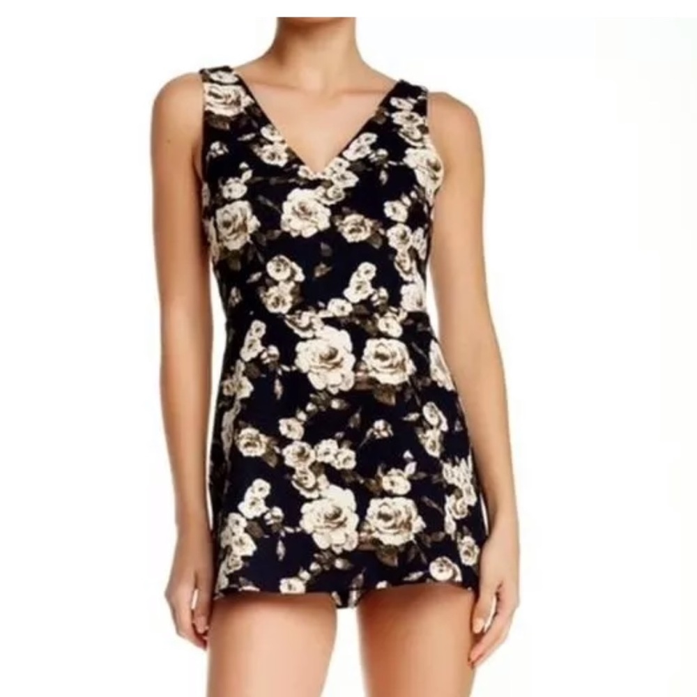 Lush Blue Floral Sleeveless Romper Sz Medium